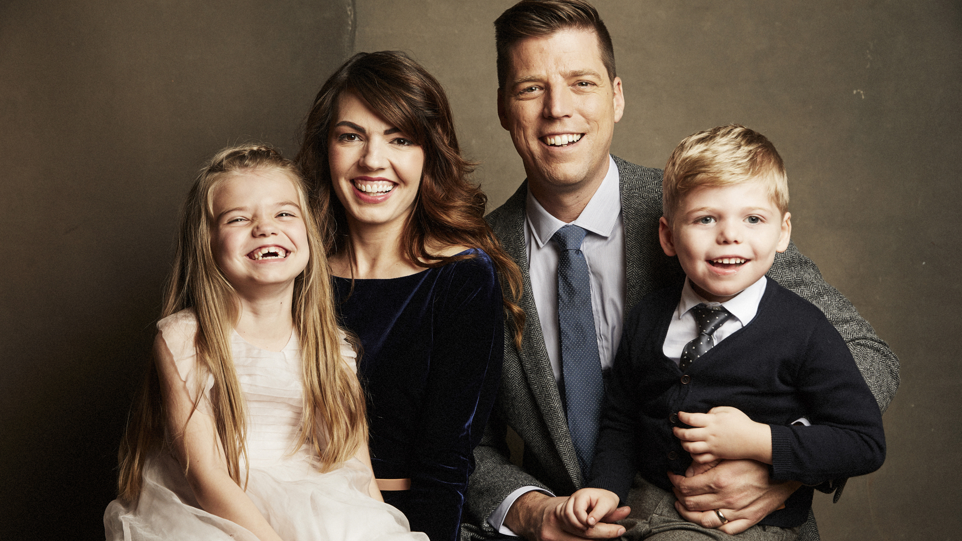 Bobby Schuller mit seiner Frau und den beiden Kindern. Auf Instagram zeigt er gerne Bilder seiner Familie.