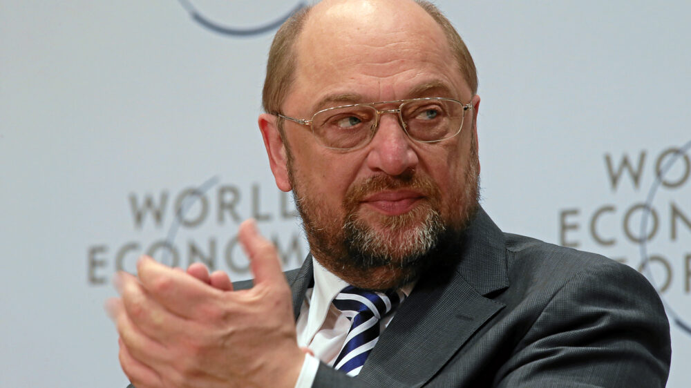 Nach dem AfD-Parteitag in Köln sucht SPD-Chef Martin Schulz den Schulterschluss mit den Kirchen