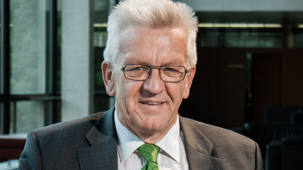 Der katholische Ministerpräsident Winfried Kretschmann (Bündnis 90/Die Grünen) hat für die „Abgeordnetenbibel“ ein Zitat Luthers kommentiert