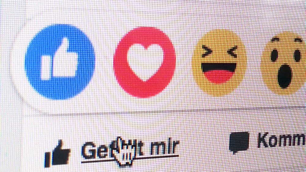 Bekommt jemand auf seinen Facebook-Beitrag eine positivie Reaktion durch den Klick auf den Like- oder Herz-Button, hebt dies nicht die Stimmung desjenigen, der den Post veröffentlicht hat