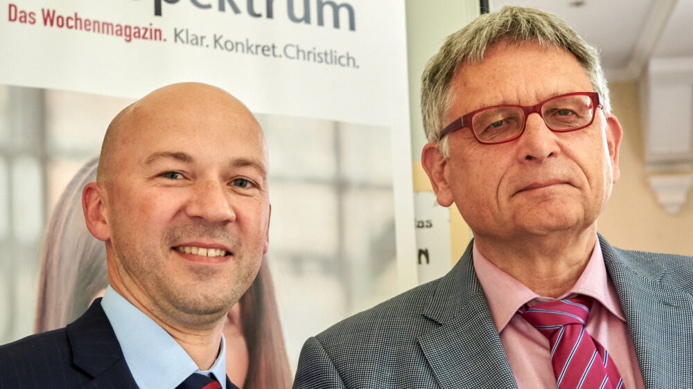 Matthias Pankau (links) übernimmt ab 2018 von Helmut Matthies die Leitung der evangelischen Nachrichtenagentur idea