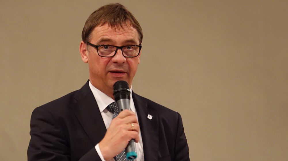 Der Kirchenpräsident der Evangelischen Kirche in Hessen und Nassau (EKHN), Volker Jung, tritt für Religionsfreiheit und gegen Diskriminierung ein