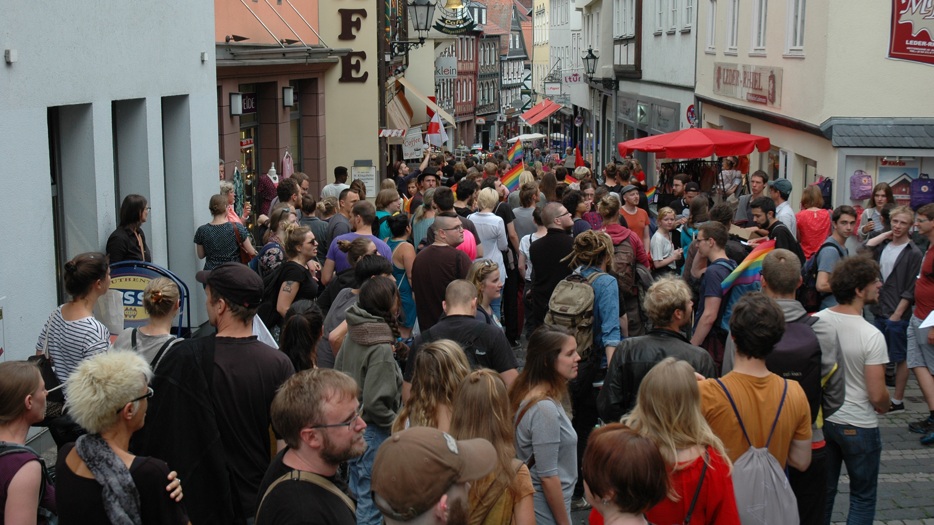 Die Demonstration ging durch die Marburger Innenstadt bis zum Büro des Christus-Treffs