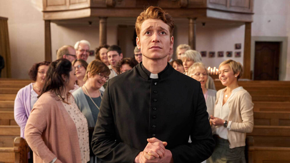 Der Schauspieler Daniel Donskoy verkörpert in der RTL-Serie „Sankt Maik“ (Start 2018) einen Betrüger, der für einen Pfarrer gehalten wird