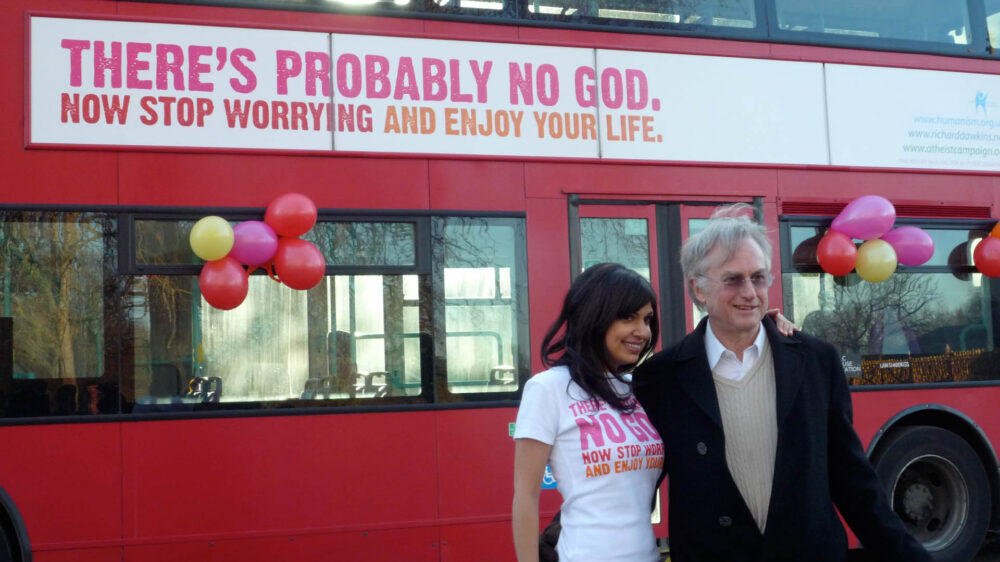 Der bekannte Biologe Richard Dawkins (re.) macht Werbung für den Atheismus. Eine Studie zeigte nun, dass auch Atheisten finden, dass gläubige Menschen eher moralisch handeln als Nicht-Gläubige