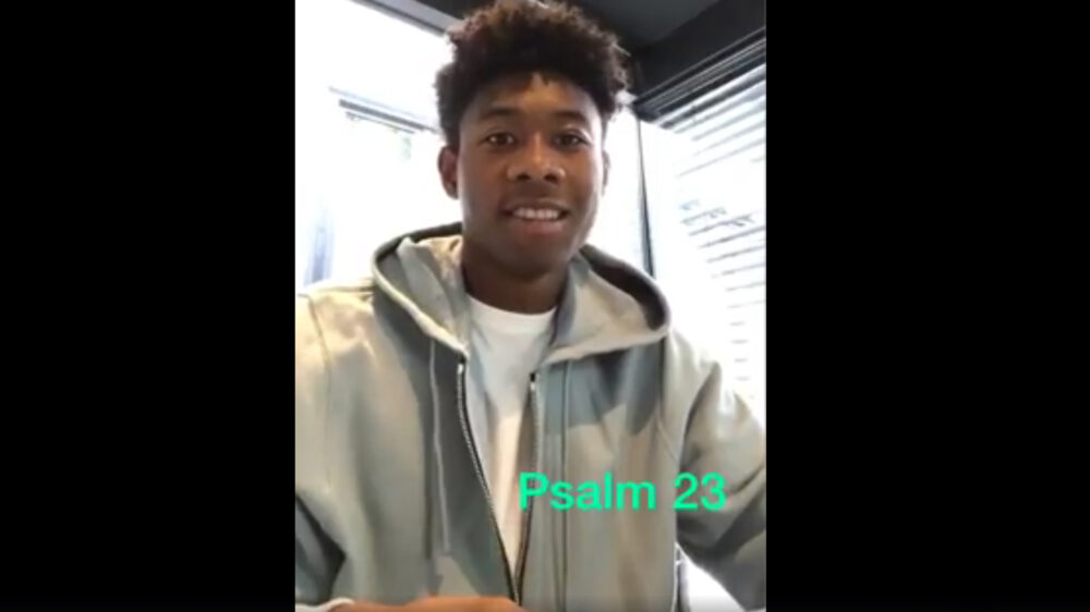 David Alaba, Spieler des FC Bayern München, liest auf Facebook aus der Bibel vor