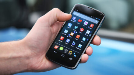 Einsam und depressiv wegen des Smartphones? Diese These ist etwas zu einfach, meint ein Psychologe.