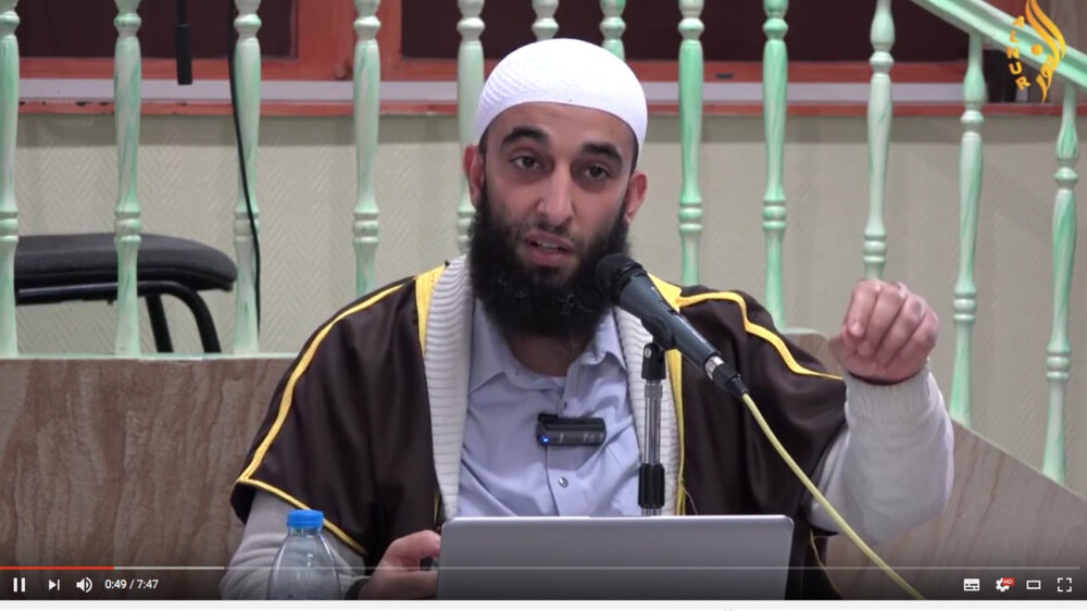 Hat Veto gegen ein veröffentlichtes Video eingelegt, in dem er zitiert wird: der Islamist Eyad Hadrous
