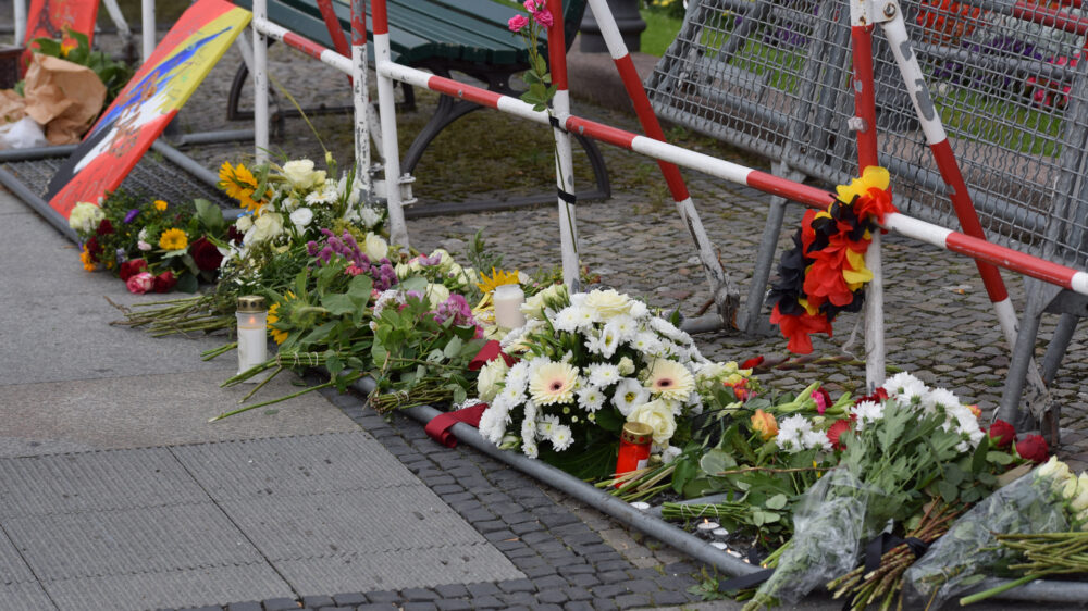 Gedenken an die Opfer des Terrorismus, hier nach dem Anschlag in Nizza vor der französischen Botschaft in Berlin