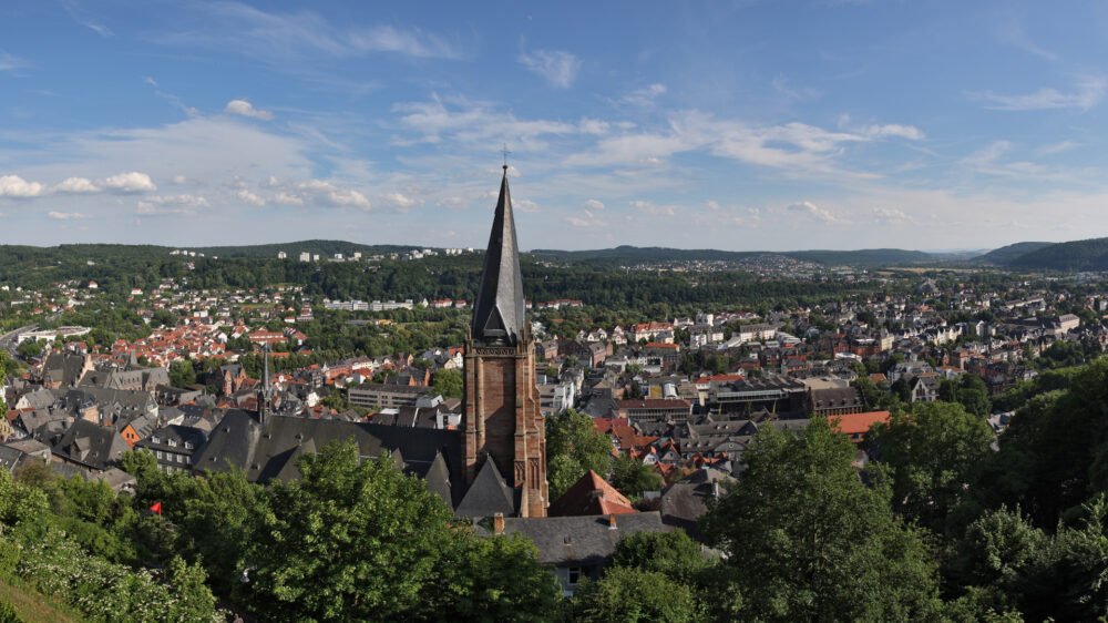 In Marburg sollen sich die Wogen wieder glätten: der Christus Treff hat sich aus dem Bieterwettbewerb um einen Lokschuppen zurückgezogen, weil es zu Protesten gekommen war