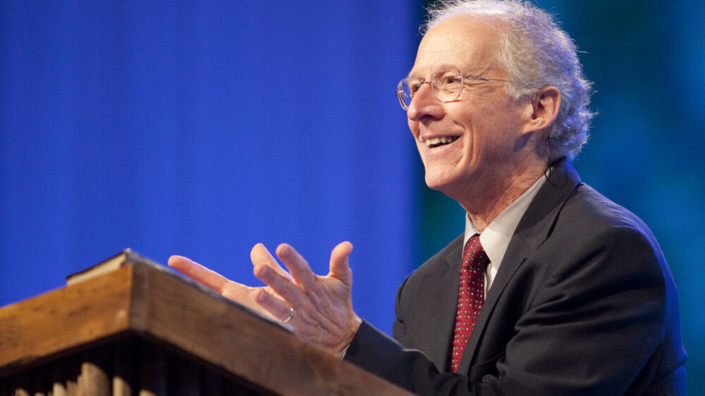 Der Pastor John Piper gilt als einer der versiertesten Theologen Amerikas. Zahlreiche seiner Bücher sind auch auf Deutsch erschienen. Er ist einer der ersten Unterzeichner der Nashville-Erklärung.