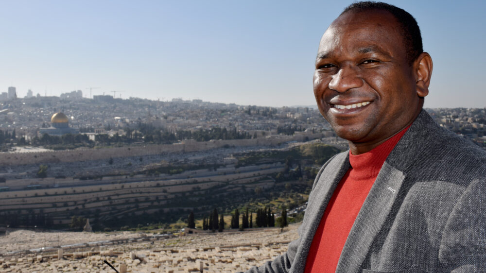 Israel galt im Sudan als absolutes Feindland: Nachdem Yassir Eric zum Glauben an Jesus gekommen ist, besuchte er an Ostern 2014 erstmals Israel