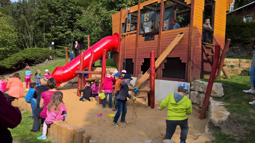 Der neue Kindergarten mitsamt Spielplatz auf dem Gelände des Evangelischen Allianzhauses ist nach dem Pädagogen und Schüler Pestalozzis, Friedrich Fröbel (1782-1852), benannt worden