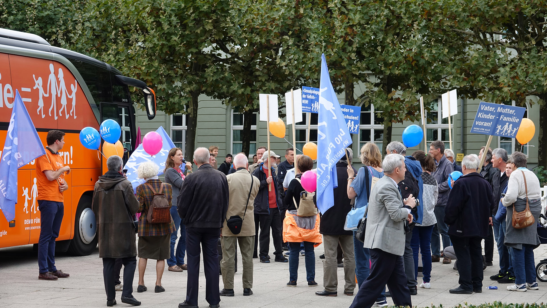 Die Reden waren aufgrund des Lärms der Gegendemonstranten schwer zu verstehen