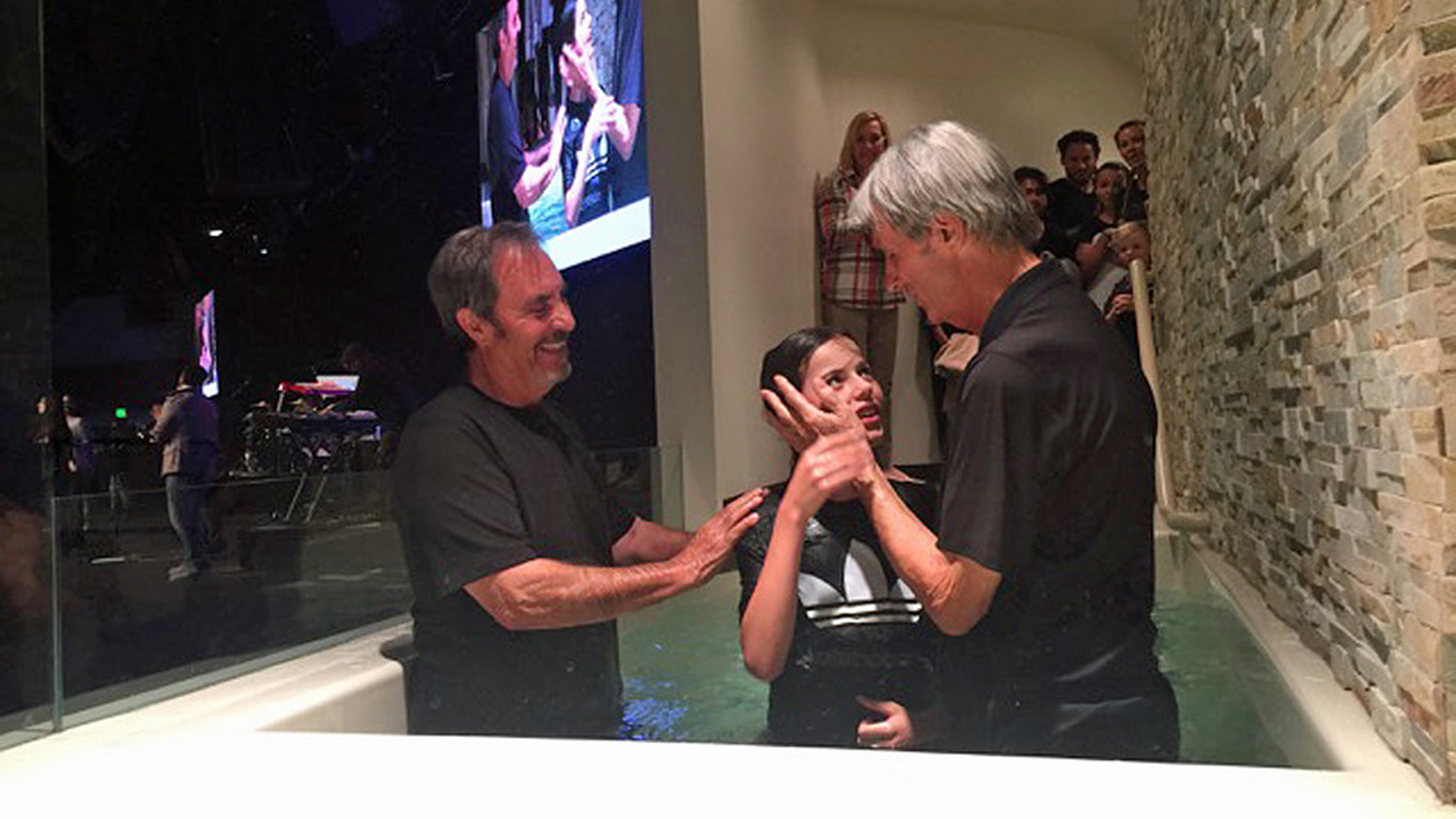 Taufe von Enkel Keanu – in Amerika findet auch die Familie von Gerths Tochter Sarah zum Glauben