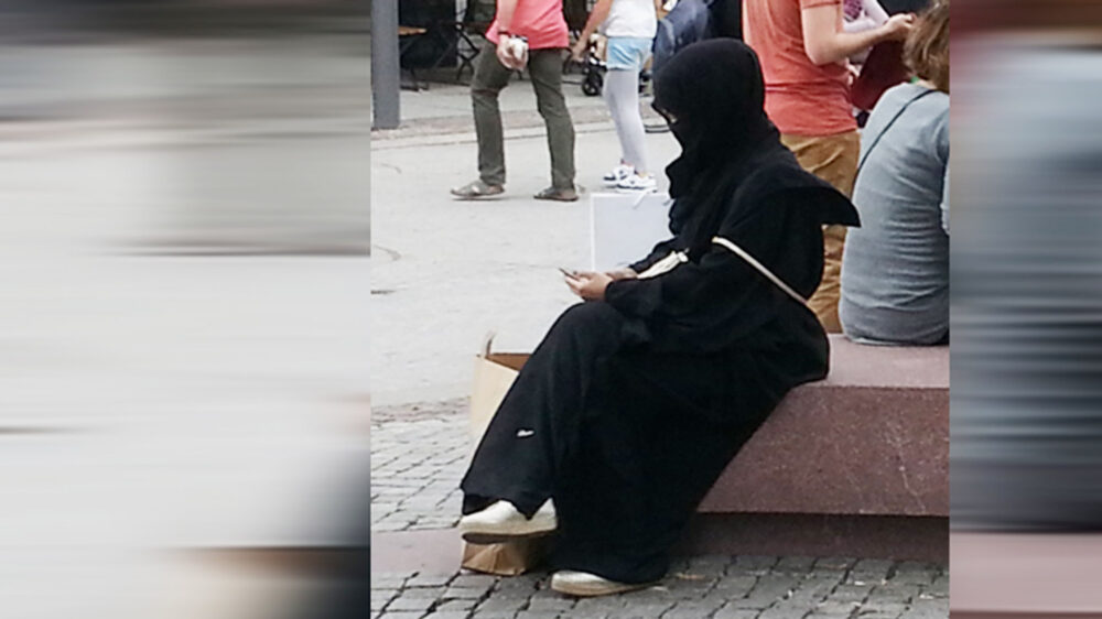 In Österreich ist es in Zukunft verboten, sich vollverschleiert in der Öffentlichkeit zu zeigen (Symbolbild)