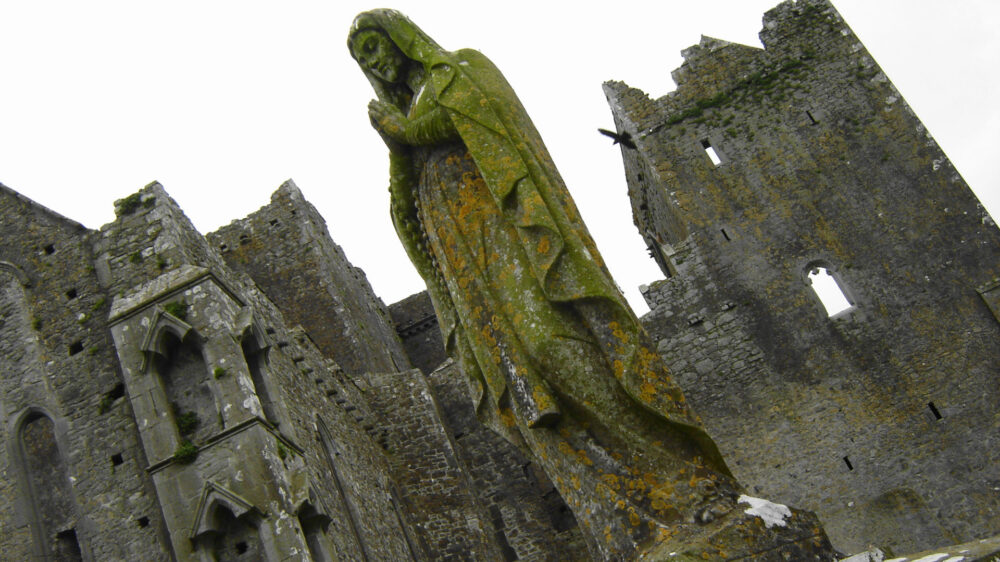 Marienfigur im irischen Cashel: Im kommenden Jahr gibt es im Land einen Volksentscheid über Abtreibung