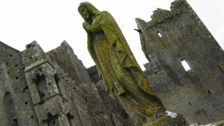Marienfigur im irischen Cashel