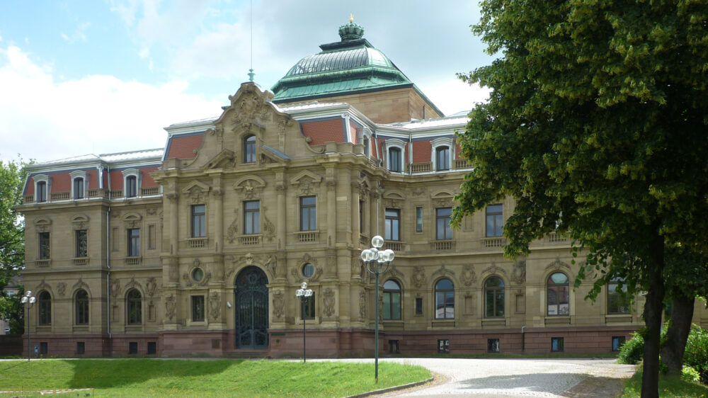 Der Bundesgerichtshof (BGH) hat ein Grundsatzurteil gefällt: Die Rollen von Vater und Mutter sind nicht beliebig austauschbar.