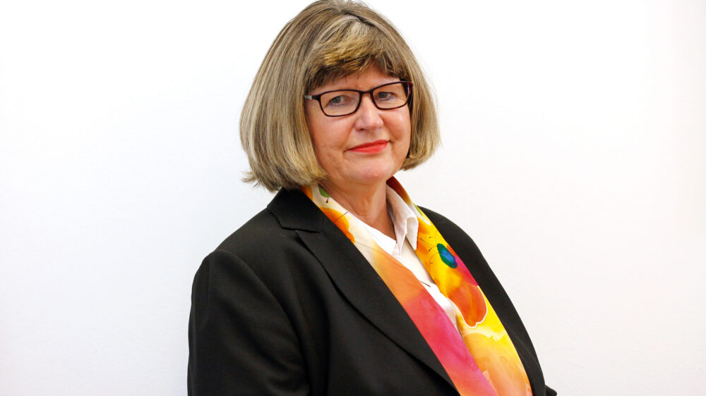 Seit 2016 leitet Ursula Gräfin Praschma die Abteilung „Internationale Aufgaben, Grundlagen Asylverfahren und Migration“ im Bundesamt für Migration und Flüchtlinge (BAMF). In der Behörde arbeitet sie bereits mehr als 30 Jahren.