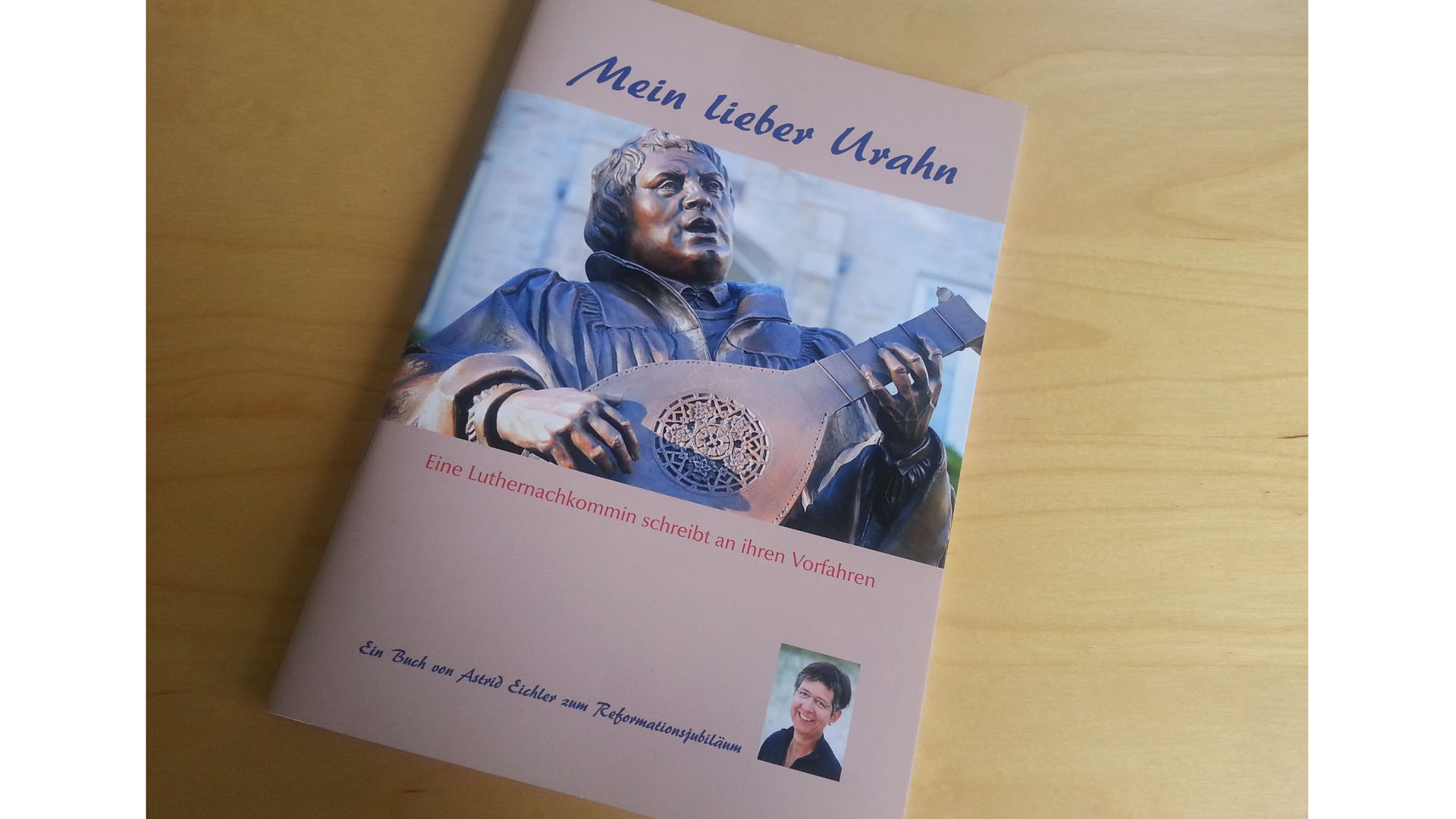 Astrid Eichler hat zum Reformationsjubiläum ein Büchlein mit dem Titel „Mein lieber Urahn“ in einer begrenzten Auflage veröffentlicht. Darin schreibt sie Briefe an ihren Vorfahren.