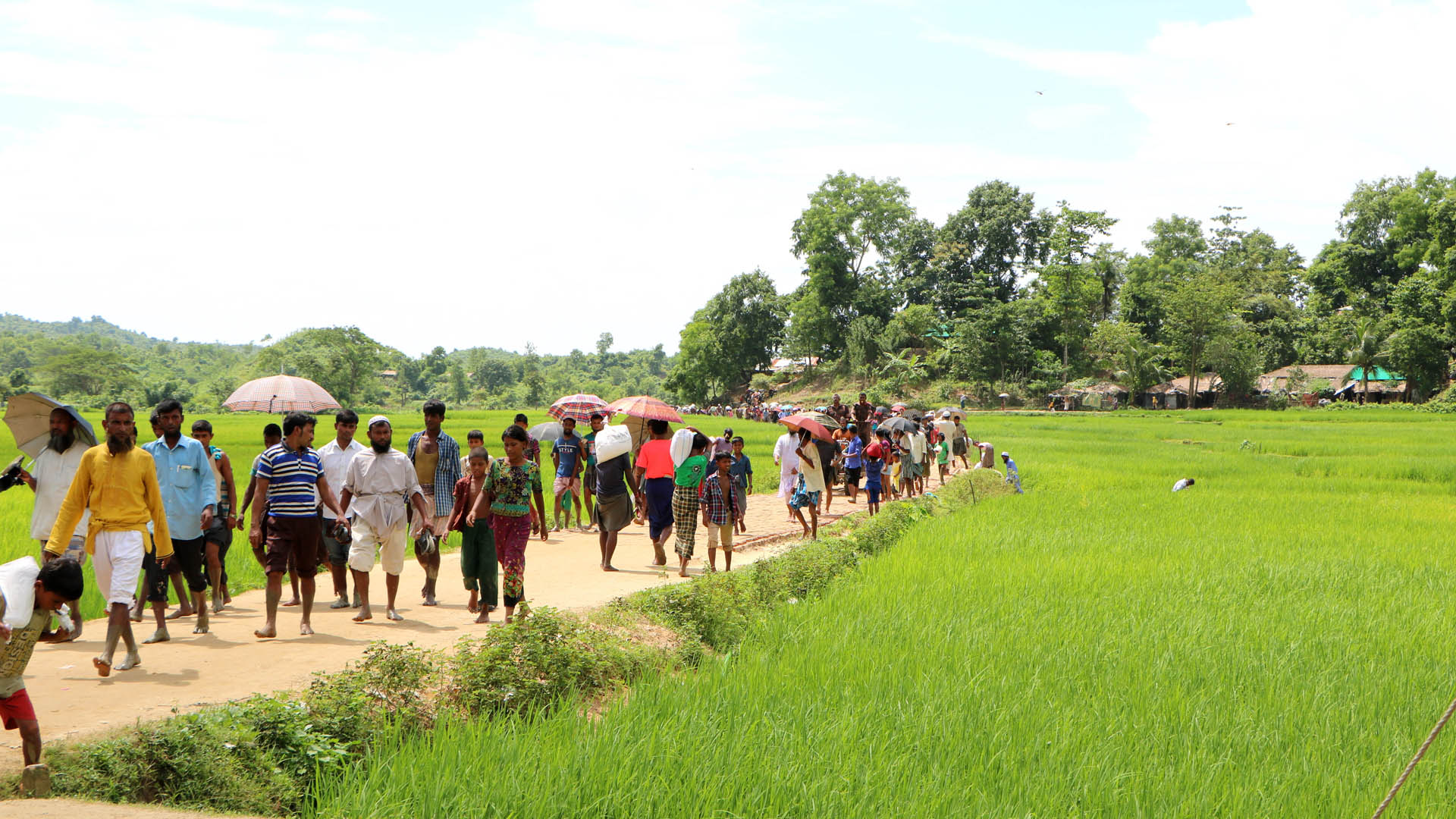 Mehrere hunderttausend Rohingya flohen aus ihrer Heimat Myanmar nach Bangladesch