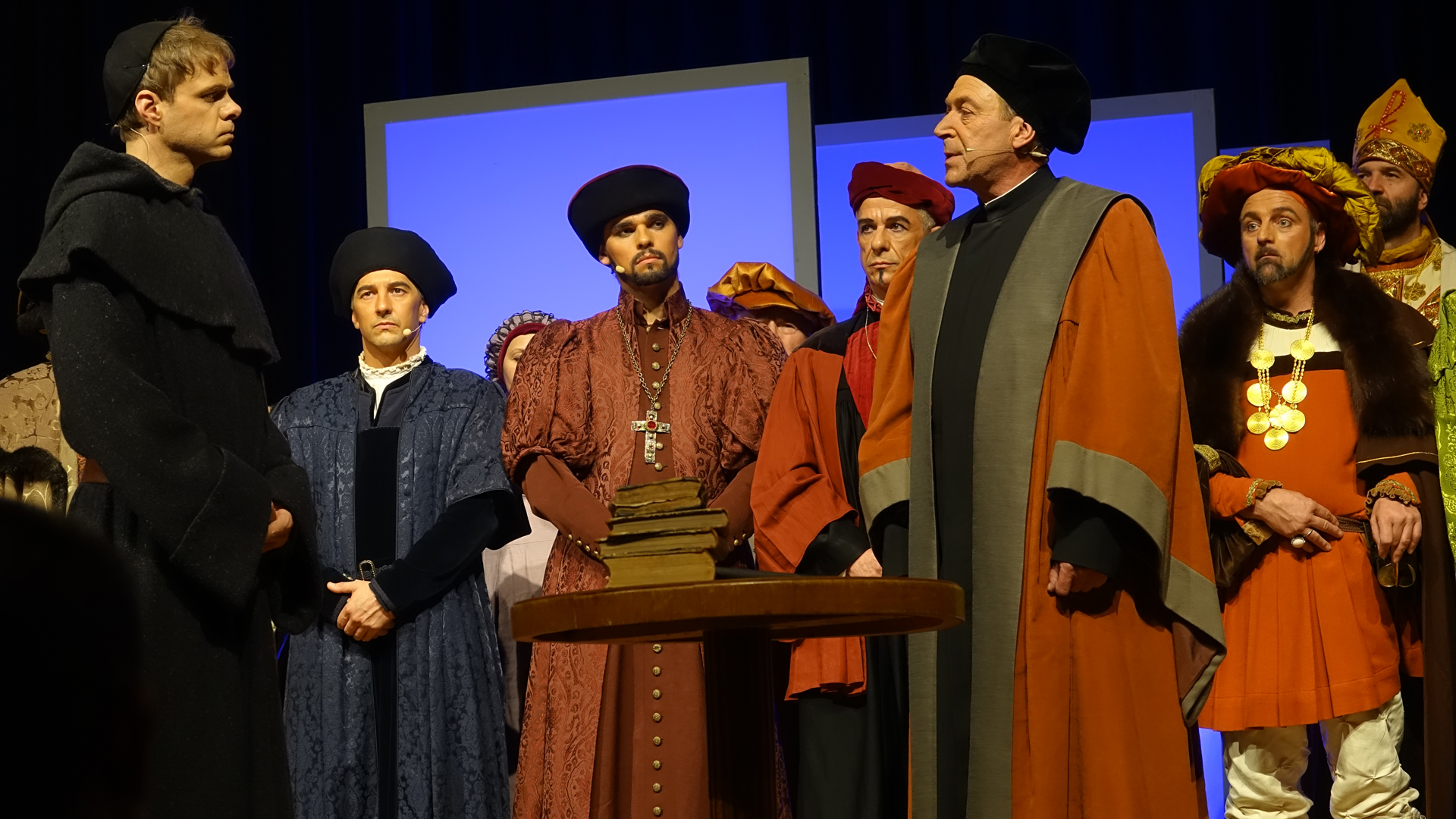 Luther muss sich auf dem Reichstag in Worms für seine Schriften rechtfertigen