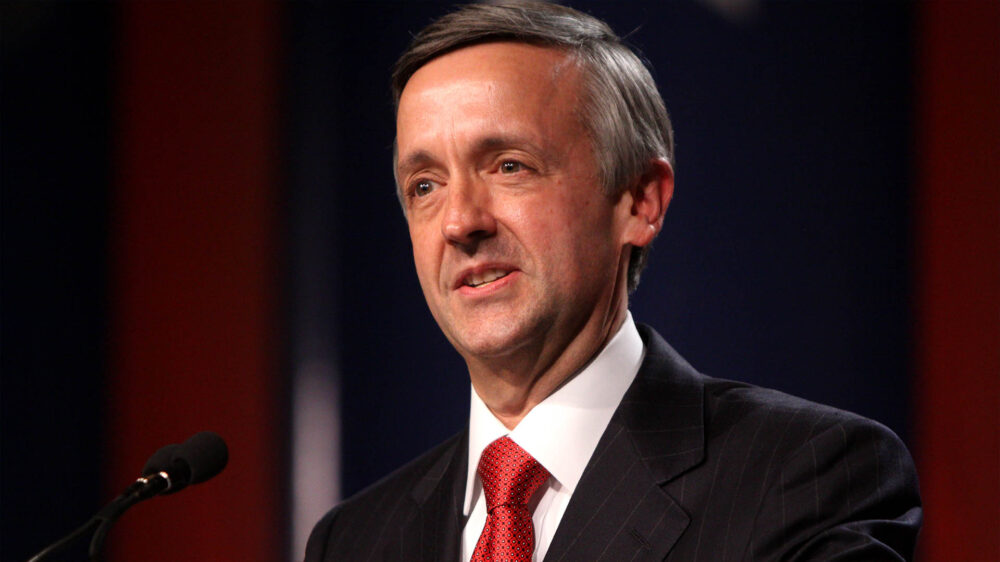 Wenn Donald Trump über Twitter Kritiker verhöhnt, könnten das viele Menschen „erfrischend“ finden, ist der evangelikale Pastor Robert Jeffress überzeugt