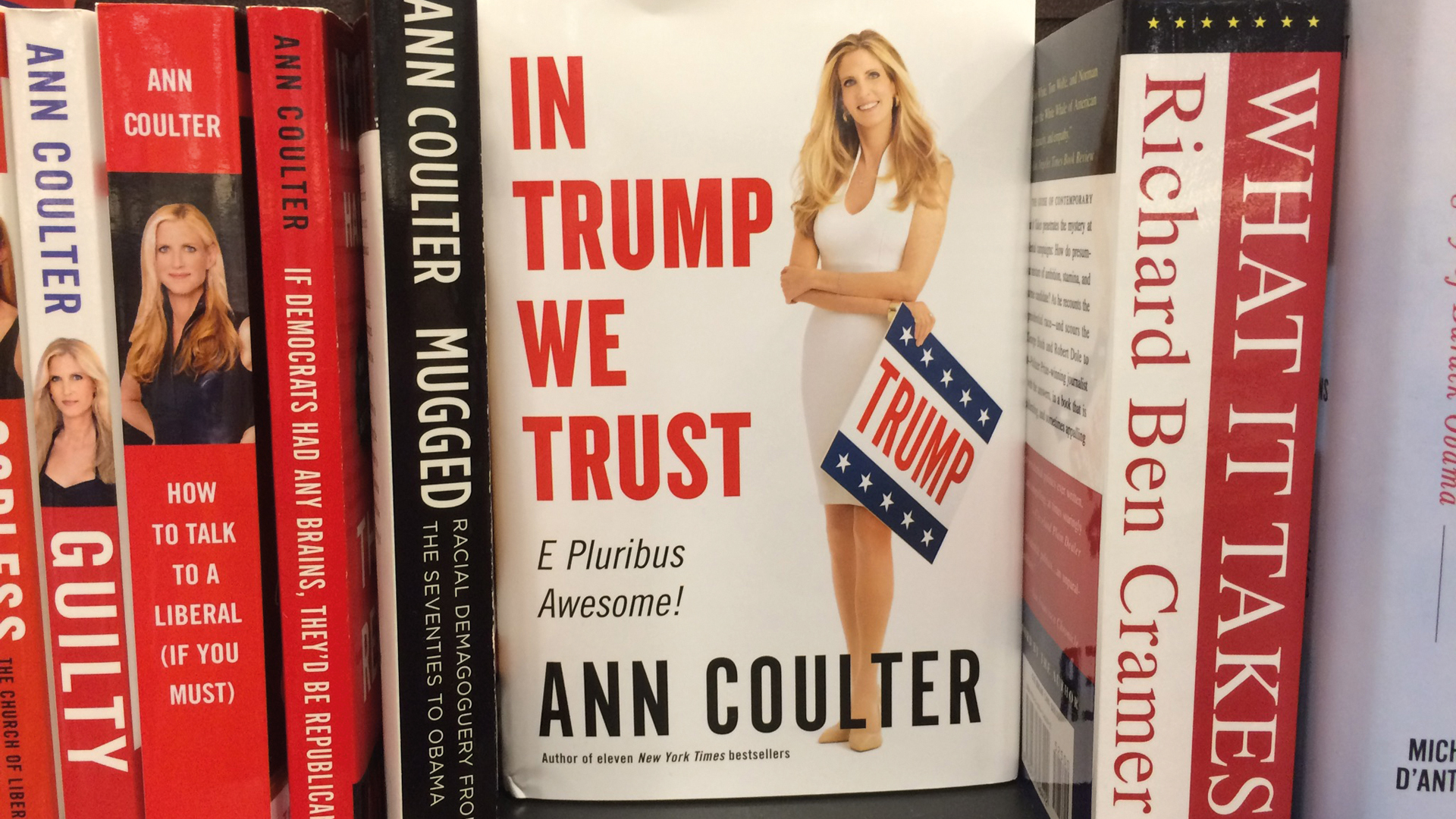 Dieses Buch von Trump-Fan Ann Coulter findet sich in einer Buchhandlung direkt gegenüber des üppig gefüllten Bibelregals