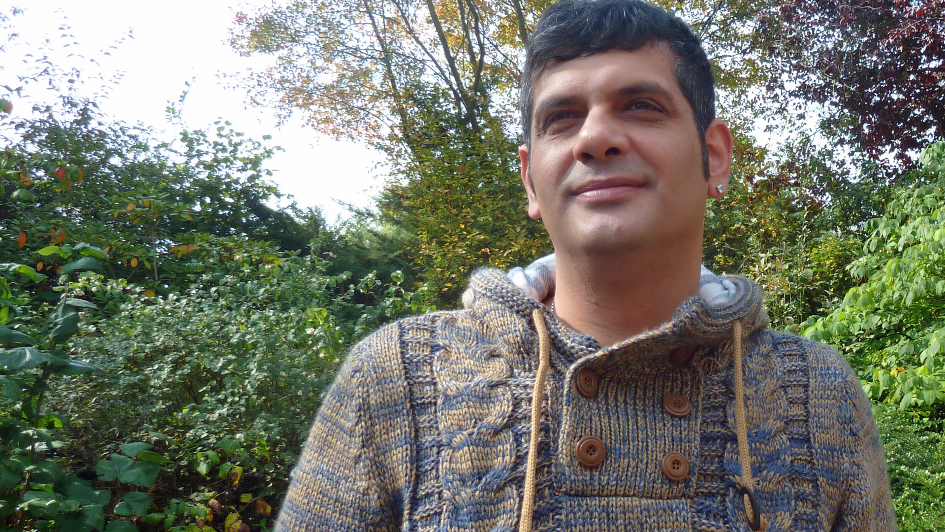 Bülent Askar ist 42 Jahre alt und lebt mit seiner Familie in München. Er leitet das christliche Hilfsprojekt „Perlacher Herz“, das Nachbarschaftshilfe anbietet.