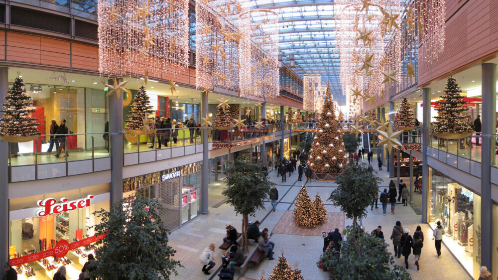 Kurz vor den Weihnachtsfeiertagen wird das Gedränge in den Einkaufszentren größer sein