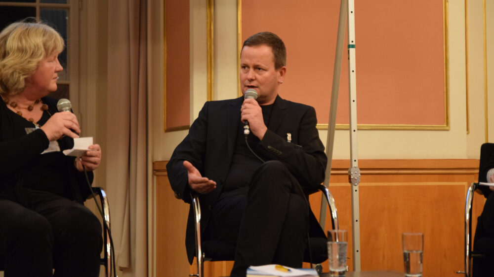 Der Berliner Kultursenator Klaus Lederer sprach über „Religion in der Zivilgesellschaft“ bei der Jahrestagung des Forums der Religionen
