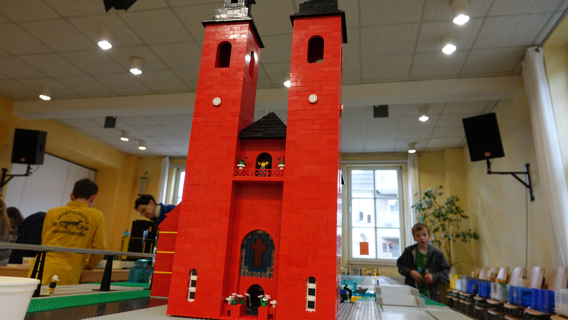 Natürlich darf eine Kirche in der Legostadt nicht fehlen