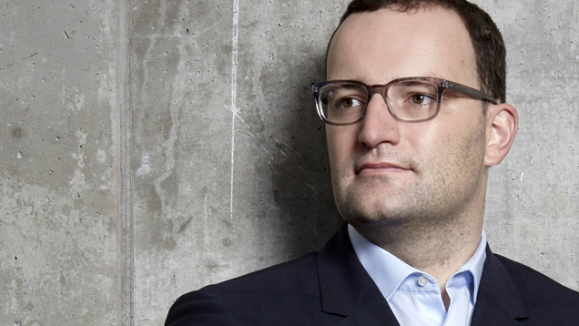 Jens Spahn hat die Islamverbände in Deutschland nach den antisemitischen Ausschreitungen der vergangenen Tage kritisiert