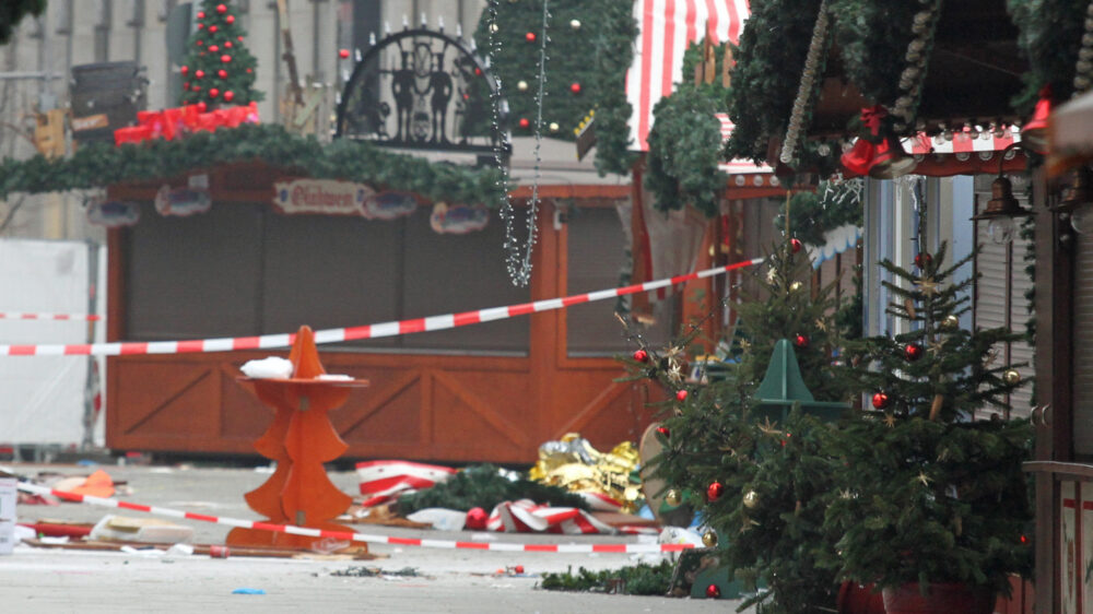 Der Weihnachtsmarkt auf dem Breitscheidplatz am Morgen nach dem Terroranschlag