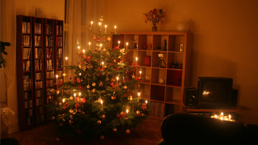 Während der Weihnachtszeit beschäftigen sich manche TV-Sendungen mit Glaubensthemen