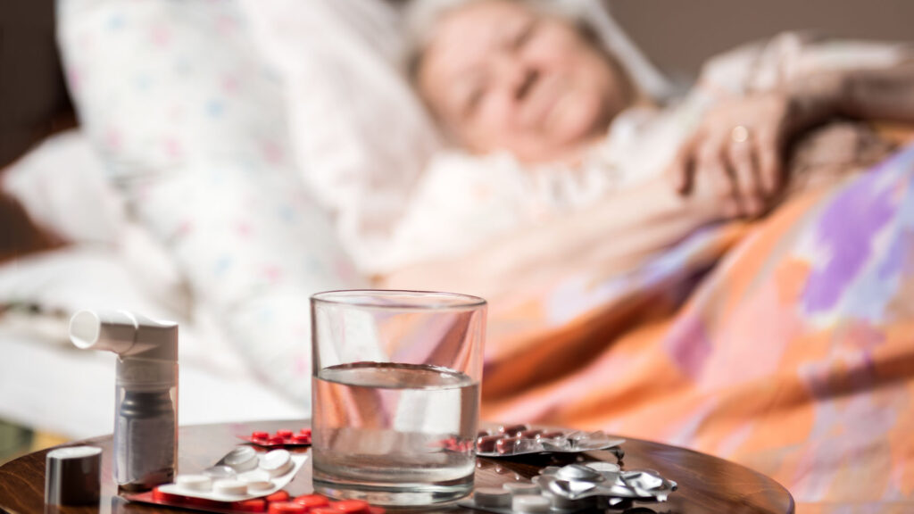 Wohltuende Gemeinschaft könne dem Suizid im Alter vorbeugen, meinen der Jurist Steffen Augsberg und der Theologe Peter Dabrock