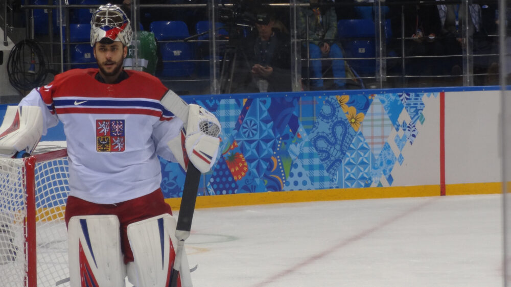 Der tschechische Eishockey-Tormann Ondřej Pavelec atmet bei den Olympischen Winterspielen 2014 durch