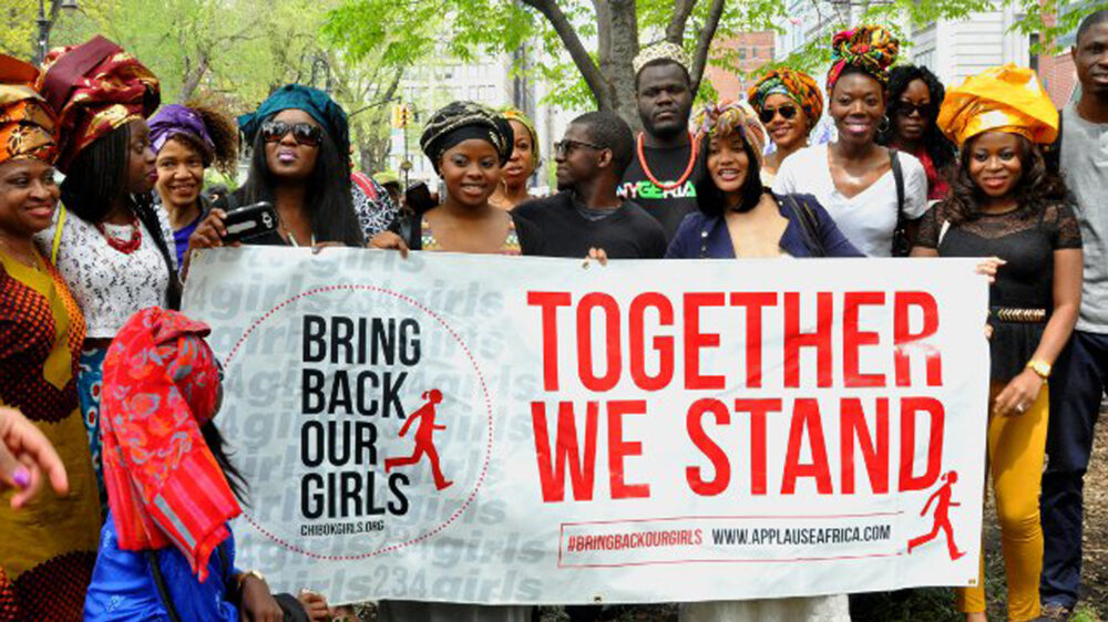 In verschiedenen Ländern demonstrieren Menschen für die Freilassung der entführten Schülerinnen, hier auf dem Union Square in New York