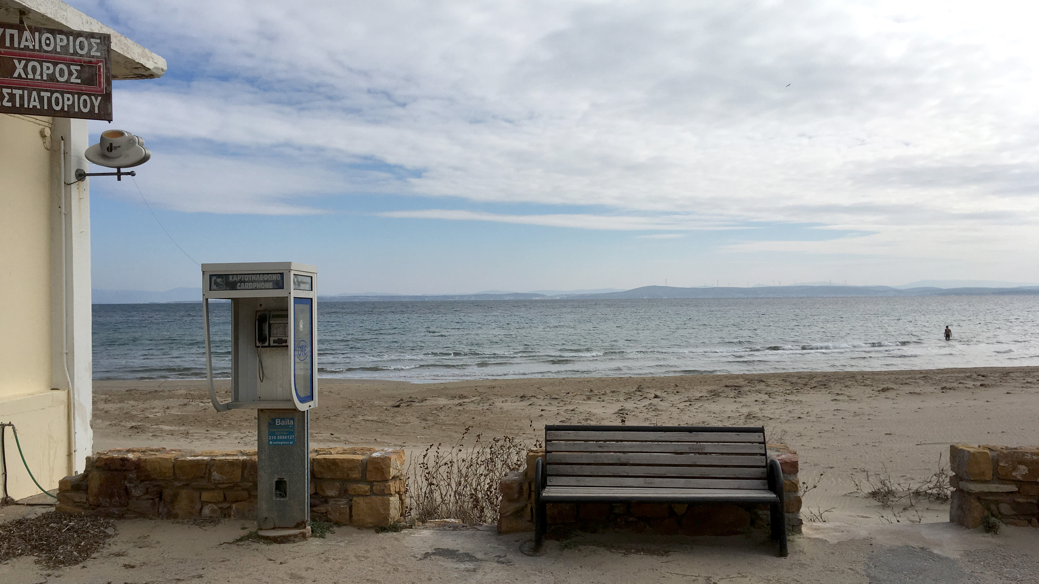 Auch tagsüber behalten die Freiwilligen das Meer im Blick. Seit dem EU-Türkei-Deal kommen weniger Flüchtlinge nach Chios.