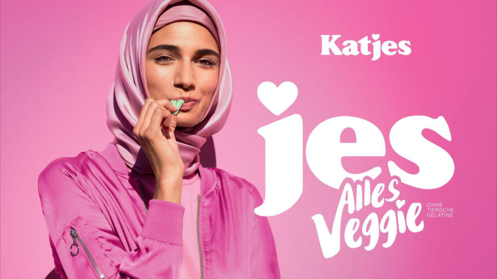 Katjes wirbt für seine gelatinefreien Produkte mit dem Bild einer jungen Muslimin. Das erregt viele Gemüter.