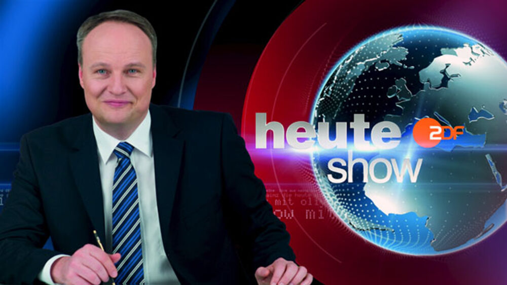 Oliver Welke moderiert die Satiresendung „heute-show" im Stil einer Nachrichtensendung