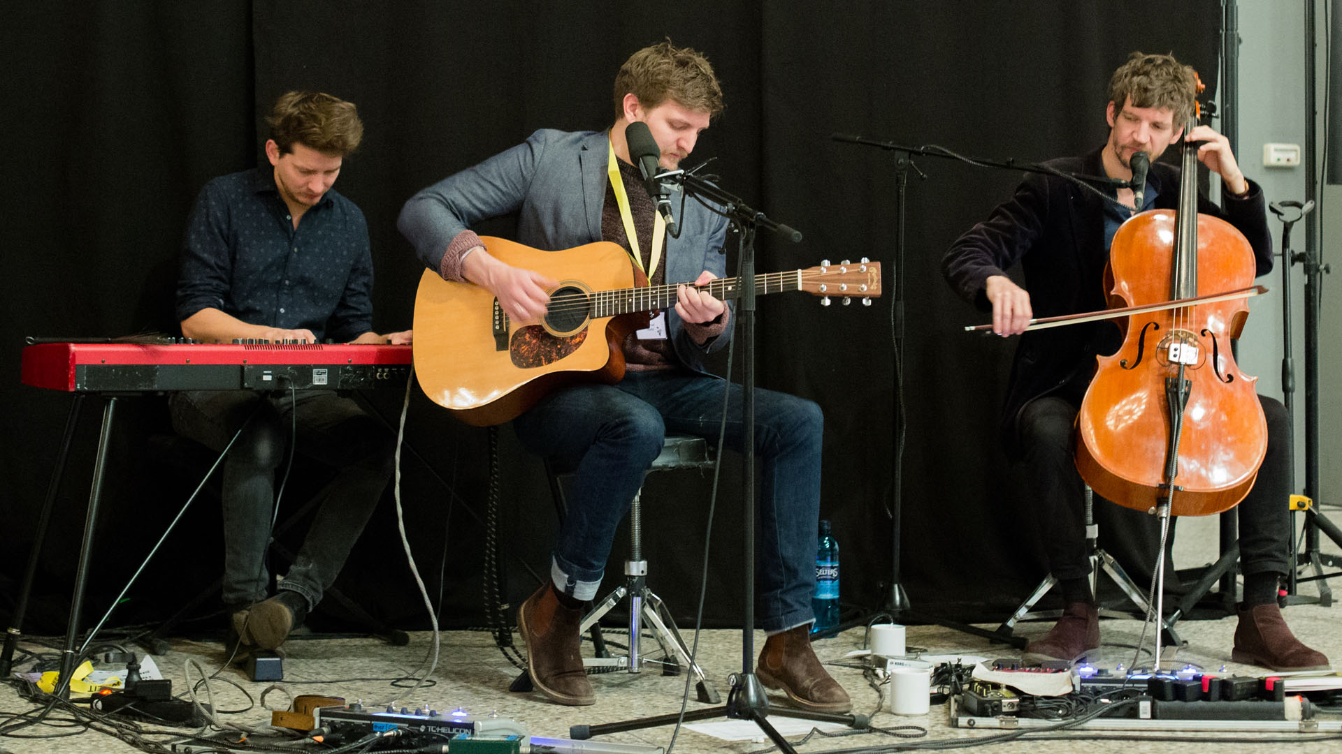 Samuel Harfst spielte mit seiner Band in der Dortmunder Westfalenhalle zwischen den Veranstaltungen seine Musik