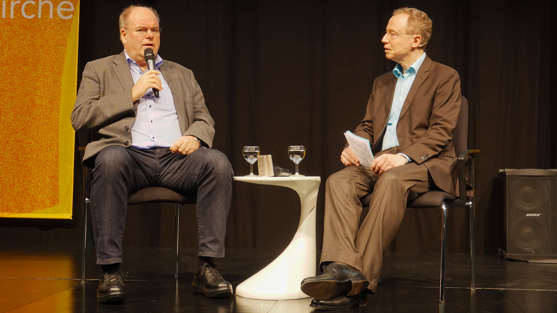 Walter Kohl (l.) im Gespräch mit Moderator Michael Ragg bei der Kirchenmesse Gloria