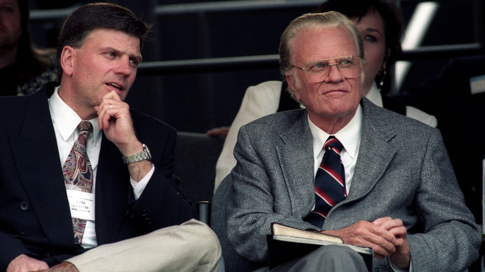 Billy Graham (r.) mit seinem Sohn Franklin Graham 1994 im Cleveland Stadium