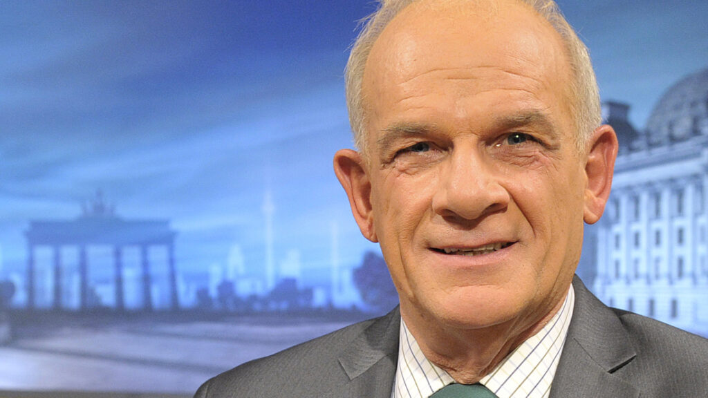 Der Journalist Peter Hahne hat mit seinen zeitkritischen Büchern mehrere Bestseller gelandet. Er schreibt regelmäßig für die Bild am Sonntag und war bis Ende vergangenen Jahres Moderator beim ZDF, zuletzt mit einer eigenen Talksendung.