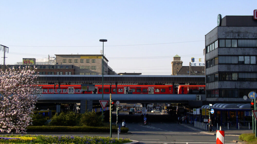 In Essen gibt es Kritik und Randale gegen die Hilfsorganisation „Essener Tafel“ weil diese sich weigerte, weitere Ausländer aufzunehmen