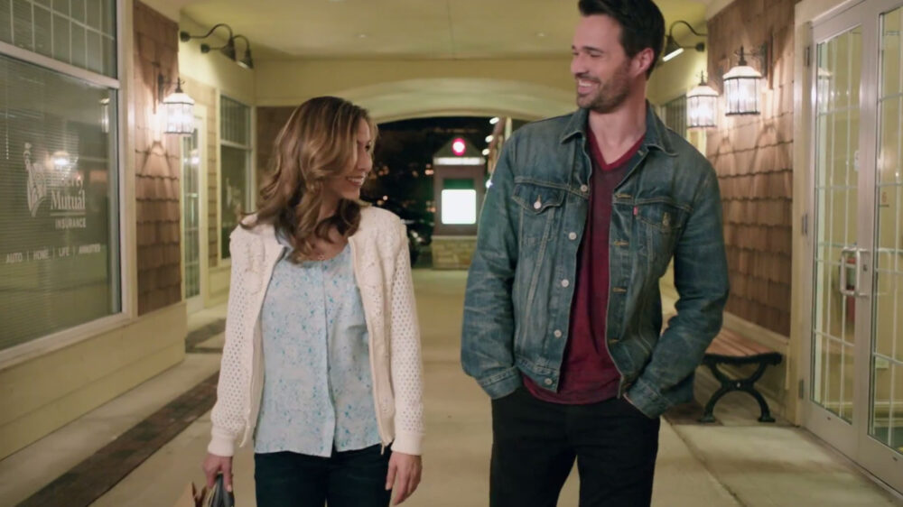 Gavin Stone (Brett Dalton) beim Flirten mit Pastorentochter Kelly (Anjelah Johnson-Reyes)