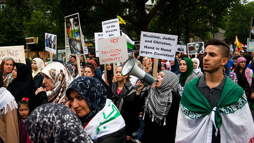 Anti-israelische Demonstration in Berlin: Der Hass auf Israel und der auf Juden allgemein gehen Hand in Hand. Beides wird in islamischen Ländern oft schon in der Kinderstube eingetrichtert.