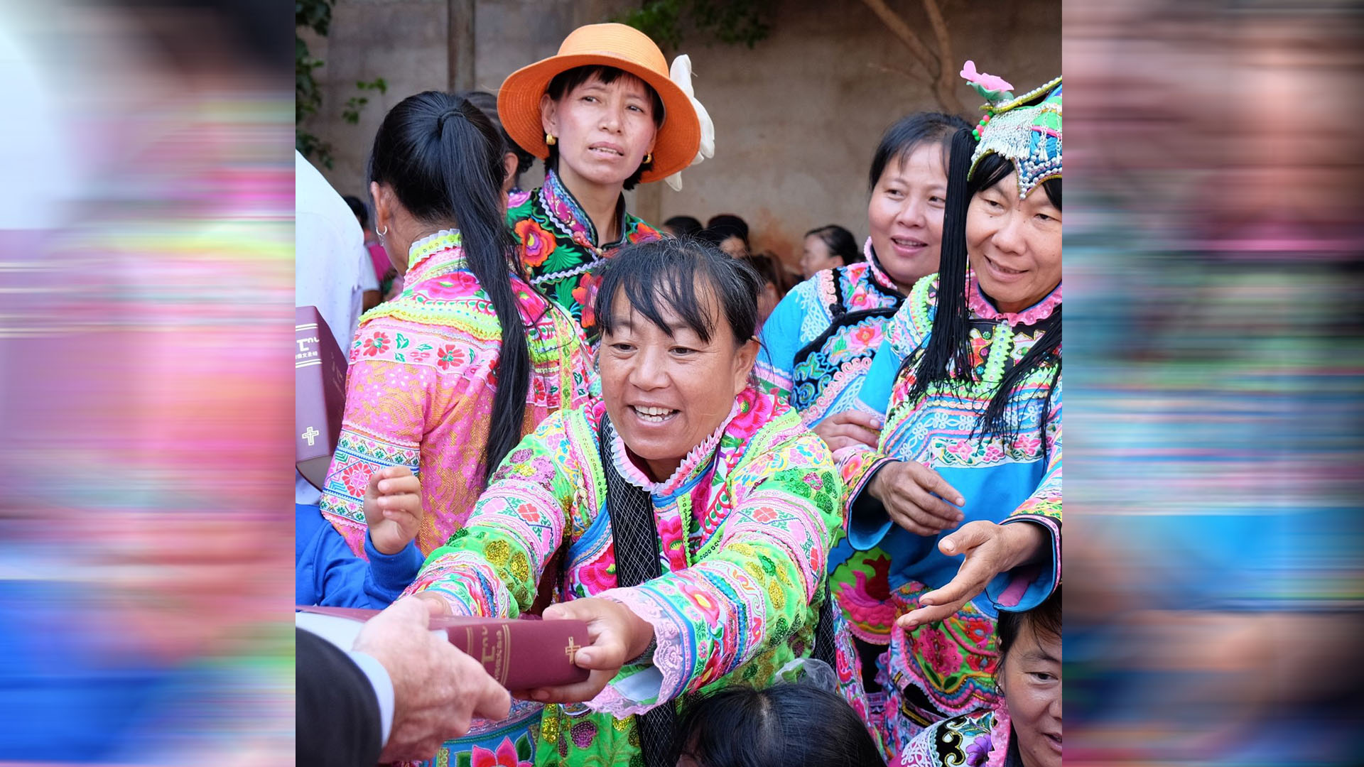 Diese Frauen in China erhalten zum ersten Mal eine Bibel in ihrer Sprache East-Lisu